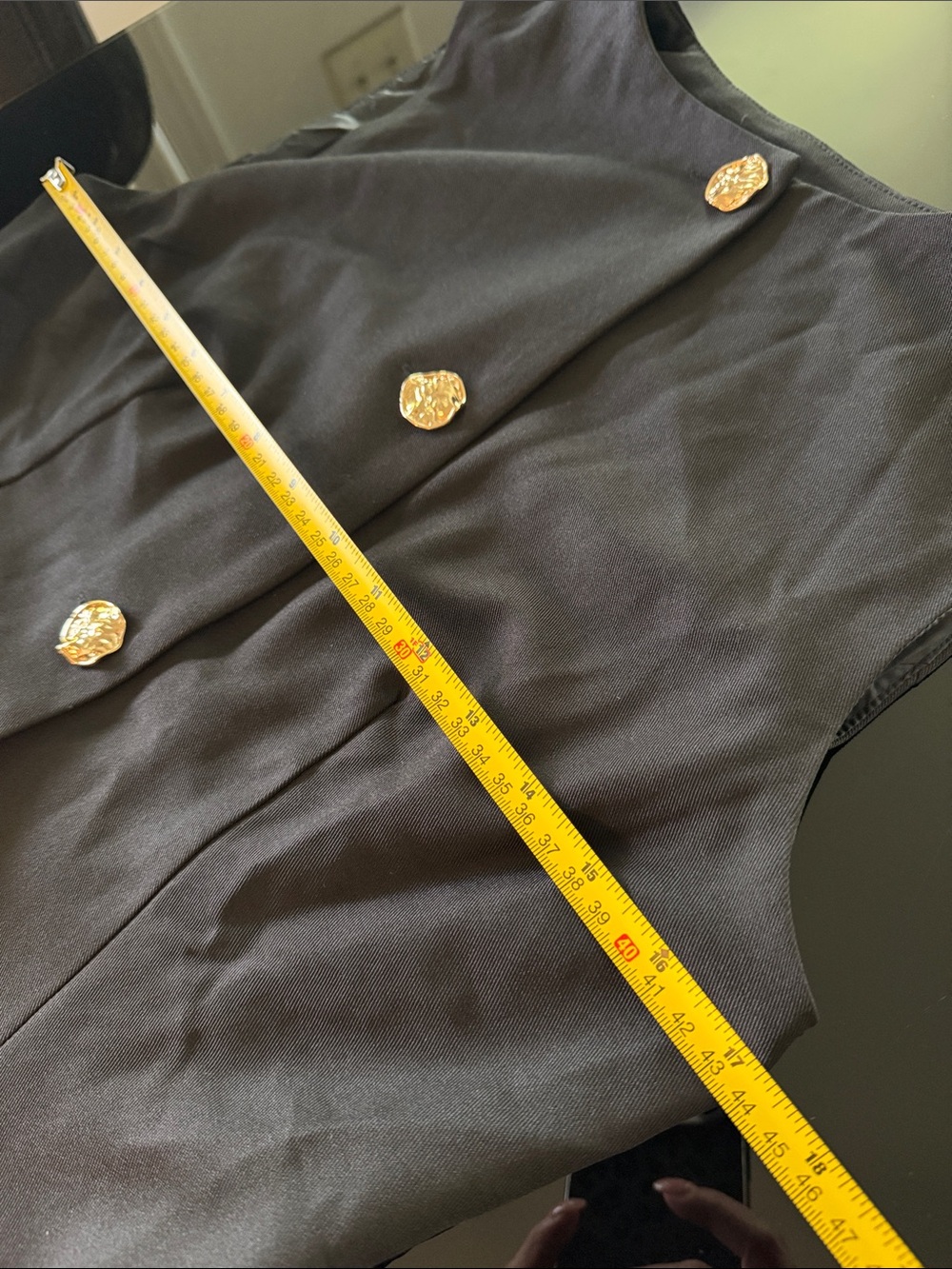 Black Sleeveless Buttoned Tailored Vest - Picture 6 of 11